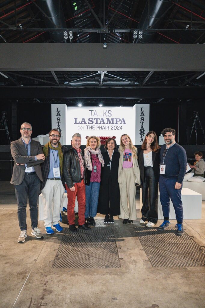 Foto ufficiale premiazione. Da sinistra: Marcello Palminteri, Lorenzo Bruni, Francesco Impellizzeri, il comitato della giuria del premio e il gallerista ME Vannucci